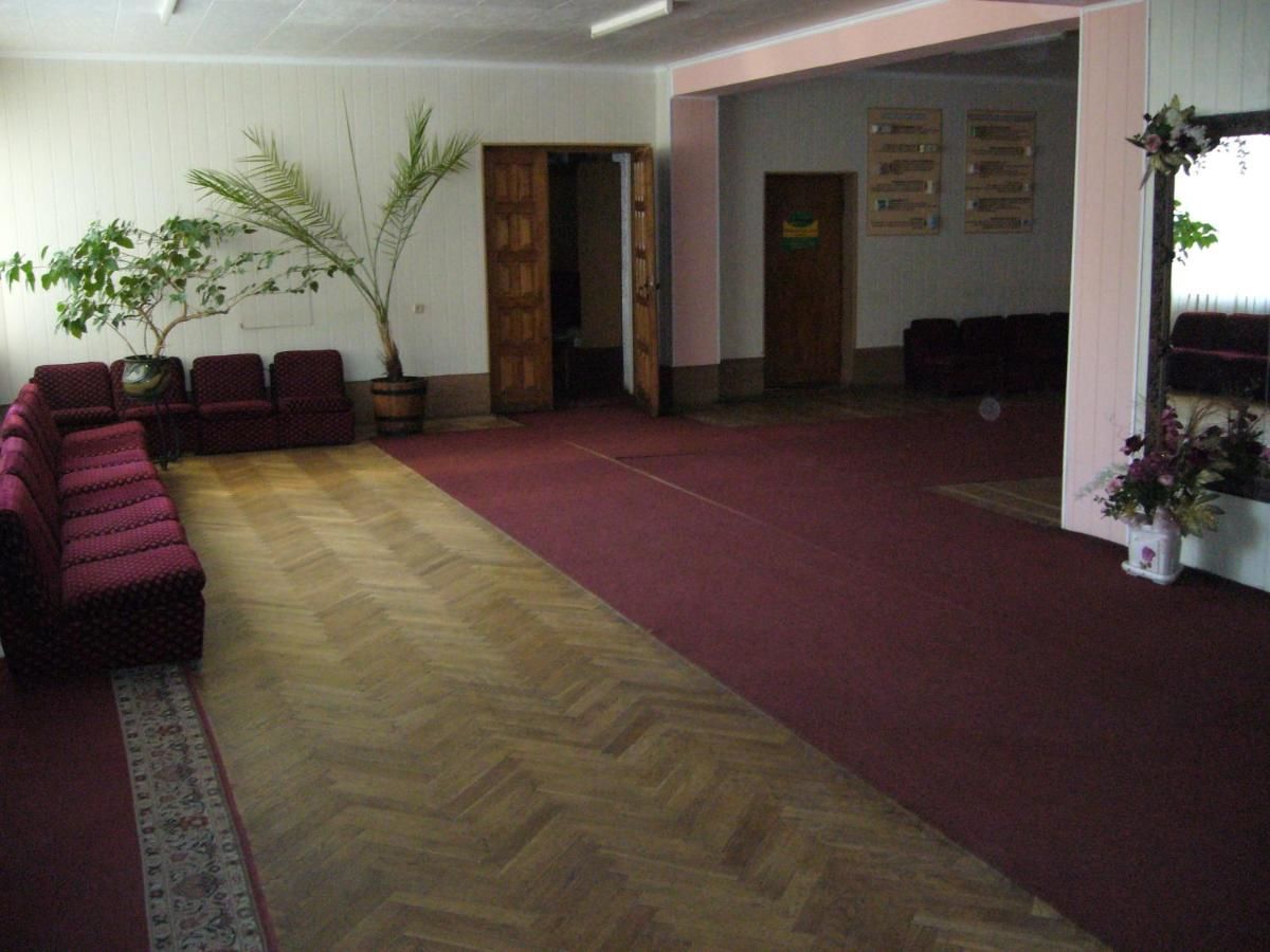 Отель Отель Профспилковый Луцк-35